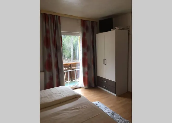 Gemuetliches Am Waldrand *